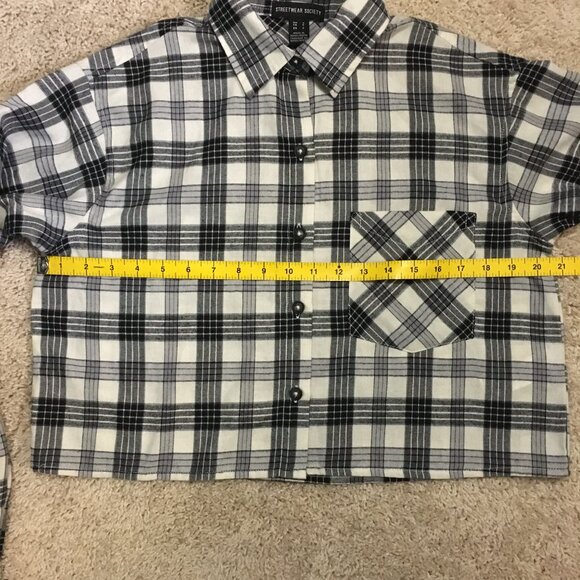 Streetwear Society Boxy Cropped Plaid Button Down Shirt - Picture 13 of 16